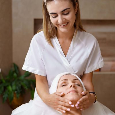 facial-massage-beauty-treatment-CV8BDTP.jpg